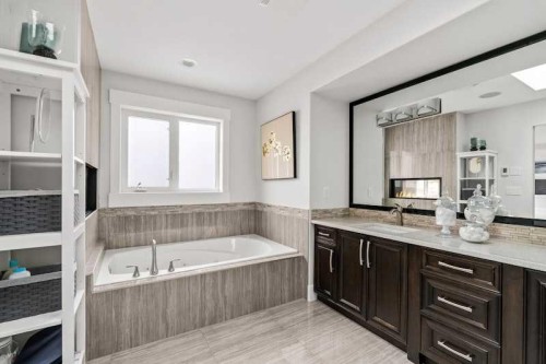 3917 16 Street Sw, Calgary, AB - Indoor Photo Showing Bathroom