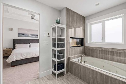 3917 16 Street Sw, Calgary, AB - Indoor Photo Showing Bathroom