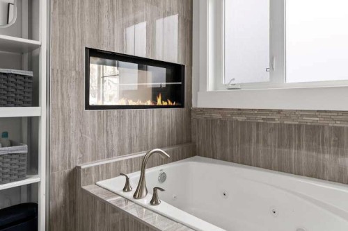 3917 16 Street Sw, Calgary, AB - Indoor Photo Showing Bathroom