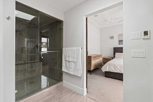 3917 16 Street Sw, Calgary, AB - Indoor Photo Showing Bathroom