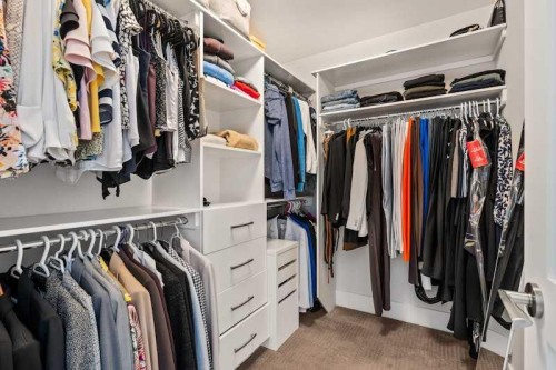 3917 16 Street Sw, Calgary, AB - Indoor With Storage