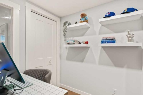 3917 16 Street Sw, Calgary, AB - Indoor With Storage