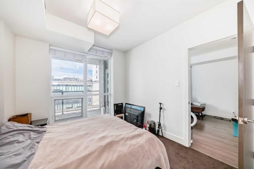 507-10 Shawnee Hill Sw, Calgary, AB - Indoor Photo Showing Bedroom
