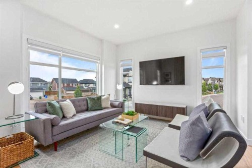 603-200 Belvedre Boulevard Se, Calgary, AB - Indoor Photo Showing Living Room