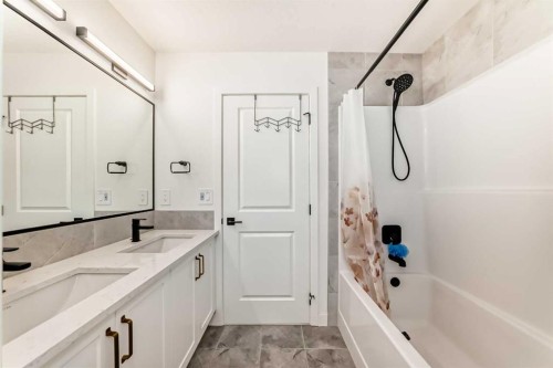 137 Verity Manor Sw, Calgary, AB - Indoor Photo Showing Bathroom