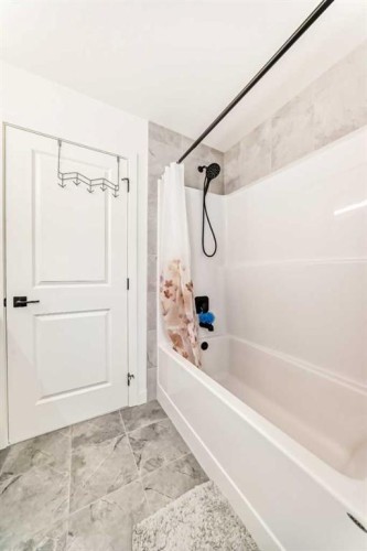 137 Verity Manor Sw, Calgary, AB - Indoor Photo Showing Bathroom