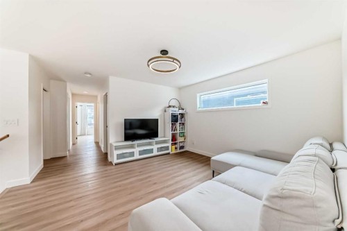 137 Verity Manor Sw, Calgary, AB - Indoor Photo Showing Living Room