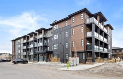 2305-55 Lucas Way NW Calgary, AB T3P 2C7