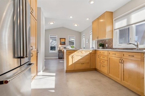 1628 9 Street Nw, Calgary, AB - Indoor Photo Showing Kitchen