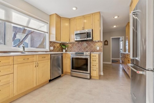1628 9 Street Nw, Calgary, AB - Indoor Photo Showing Kitchen With Stainless Steel Kitchen