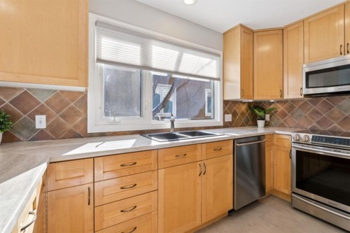 1628 9 Street Nw, Calgary, AB - Indoor Photo Showing Kitchen With Double Sink
