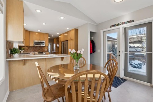 1628 9 Street Nw, Calgary, AB - Indoor Photo Showing Dining Room