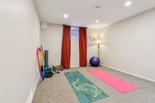 1628 9 Street Nw, Calgary, AB - Indoor Photo Showing Other Room