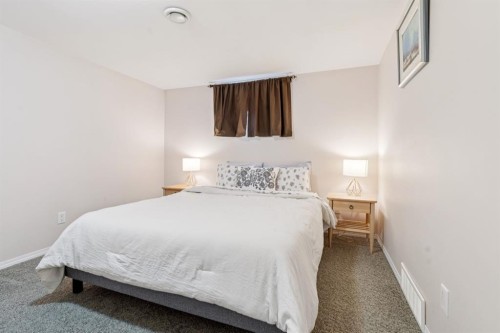 1628 9 Street Nw, Calgary, AB - Indoor Photo Showing Bedroom