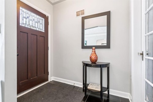 1628 9 Street Nw, Calgary, AB - Indoor Photo Showing Other Room