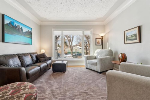 1628 9 Street Nw, Calgary, AB - Indoor Photo Showing Living Room