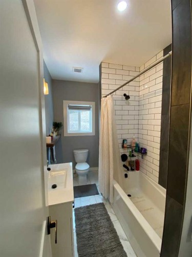 33143 Range Road 60, Rural Mountain View County, AB - Indoor Photo Showing Bathroom