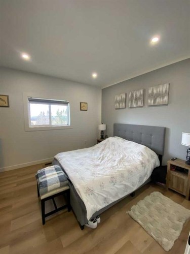 33143 Range Road 60, Rural Mountain View County, AB - Indoor Photo Showing Bedroom