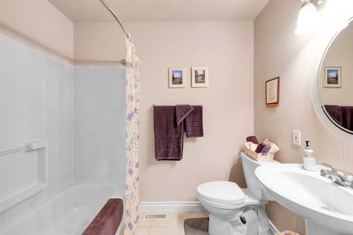51 Bermondsey Place Nw, Calgary, AB - Indoor Photo Showing Bathroom