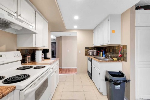 51 Bermondsey Place Nw, Calgary, AB - Indoor Photo Showing Kitchen