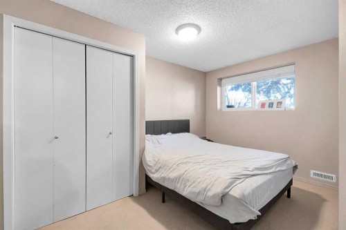 51 Bermondsey Place Nw, Calgary, AB - Indoor Photo Showing Bedroom
