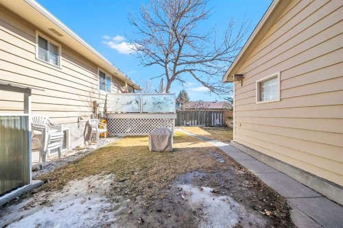 51 Bermondsey Place Nw, Calgary, AB - Outdoor With Exterior