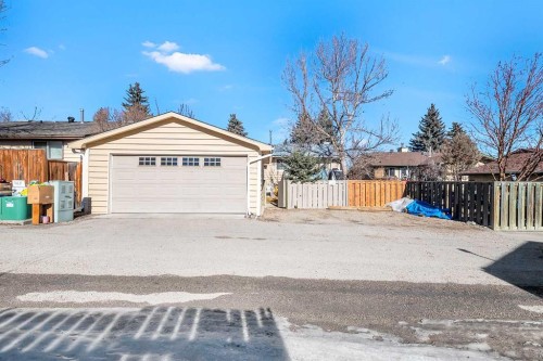 51 Bermondsey Place Nw, Calgary, AB - Outdoor