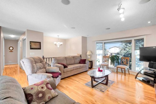 51 Bermondsey Place Nw, Calgary, AB - Indoor Photo Showing Living Room