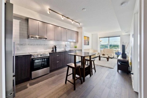 1704-930 6 Avenue Sw, Calgary, AB - Indoor Photo Showing Kitchen With Upgraded Kitchen