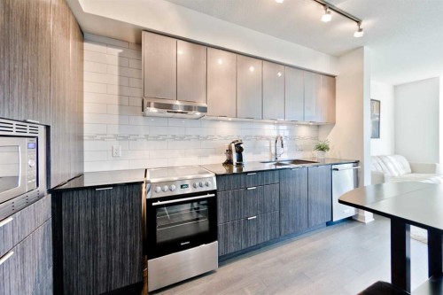 1704-930 6 Avenue Sw, Calgary, AB - Indoor Photo Showing Kitchen With Upgraded Kitchen