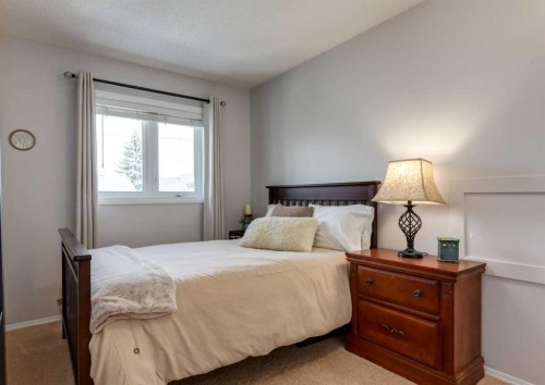 109 Sundown Place Se, Calgary, AB - Indoor Photo Showing Bedroom
