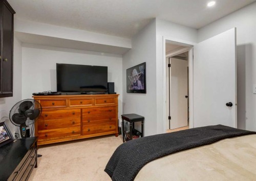 109 Sundown Place Se, Calgary, AB - Indoor Photo Showing Bedroom