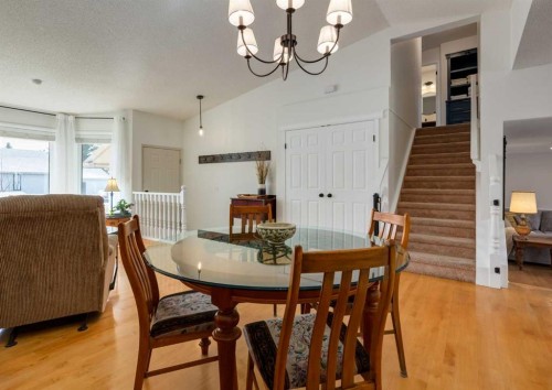 109 Sundown Place Se, Calgary, AB - Indoor Photo Showing Dining Room