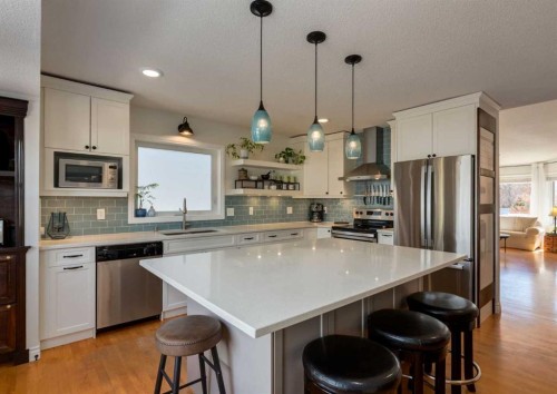 109 Sundown Place Se, Calgary, AB - Indoor Photo Showing Kitchen With Upgraded Kitchen