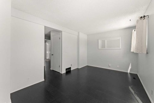 56-5520 1 Avenue Se, Calgary, AB - Indoor Photo Showing Other Room