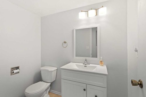 56-5520 1 Avenue Se, Calgary, AB - Indoor Photo Showing Bathroom
