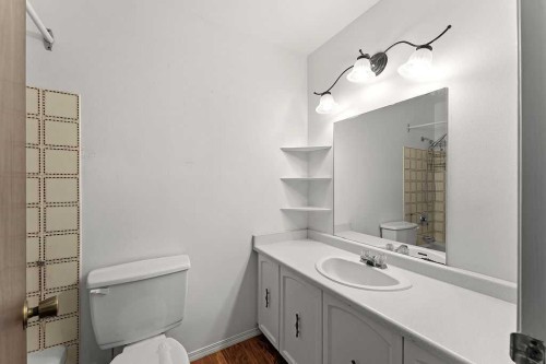 56-5520 1 Avenue Se, Calgary, AB - Indoor Photo Showing Bathroom