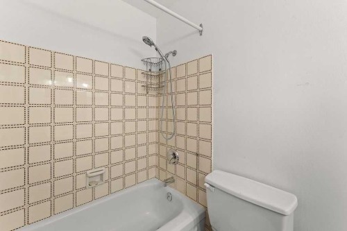 56-5520 1 Avenue Se, Calgary, AB - Indoor Photo Showing Bathroom