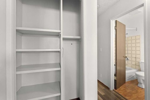 56-5520 1 Avenue Se, Calgary, AB - Indoor