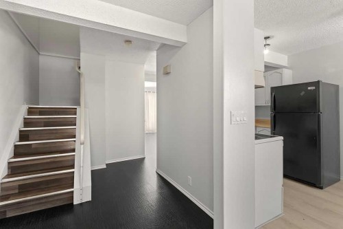 56-5520 1 Avenue Se, Calgary, AB - Indoor Photo Showing Other Room