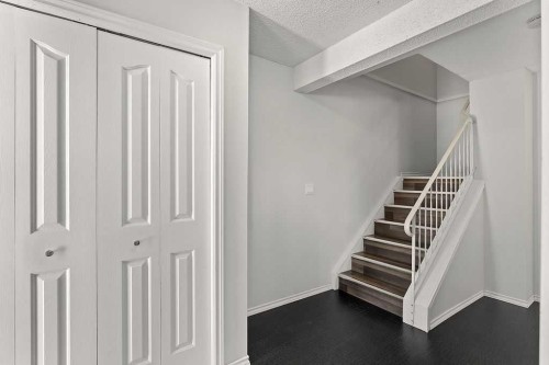 56-5520 1 Avenue Se, Calgary, AB - Indoor Photo Showing Other Room