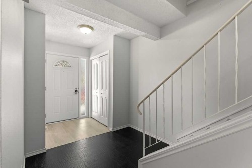 56-5520 1 Avenue Se, Calgary, AB - Indoor Photo Showing Other Room