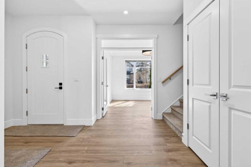 2012 37 Avenue Sw, Calgary, AB - Indoor Photo Showing Other Room