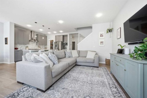 320 Sundown View, Cochrane, AB - Indoor Photo Showing Living Room