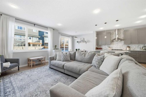 320 Sundown View, Cochrane, AB - Indoor Photo Showing Living Room