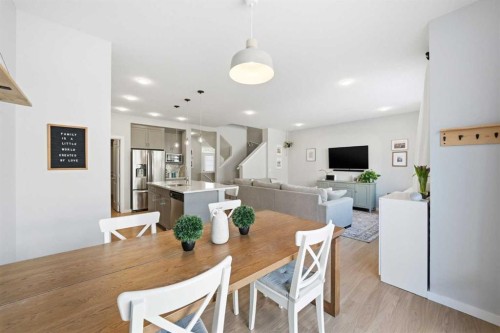 320 Sundown View, Cochrane, AB - Indoor Photo Showing Dining Room