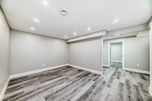 3920 44 Avenue Ne, Calgary, AB - Indoor