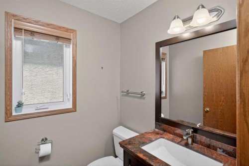 81 Riverwood Crescent Se, Calgary, AB - Indoor Photo Showing Bathroom