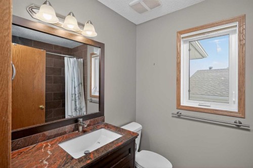 81 Riverwood Crescent Se, Calgary, AB - Indoor Photo Showing Bathroom