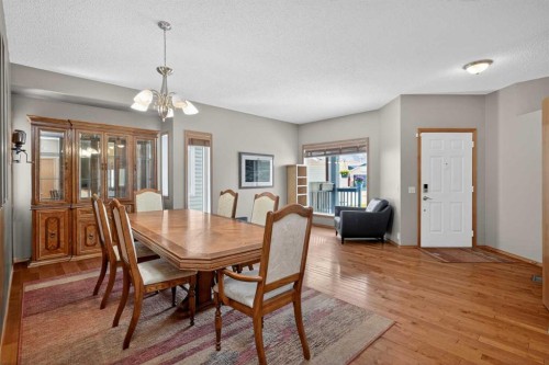 81 Riverwood Crescent Se, Calgary, AB - Indoor Photo Showing Dining Room